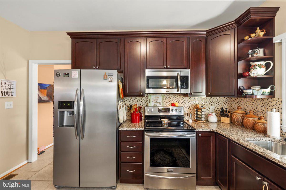 TWIN LAKES WEST - Residential