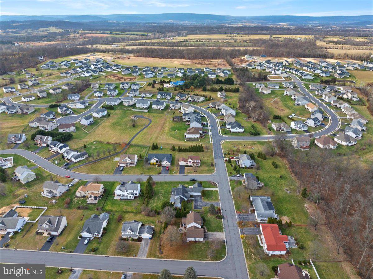 TWIN LAKES WEST - Residential