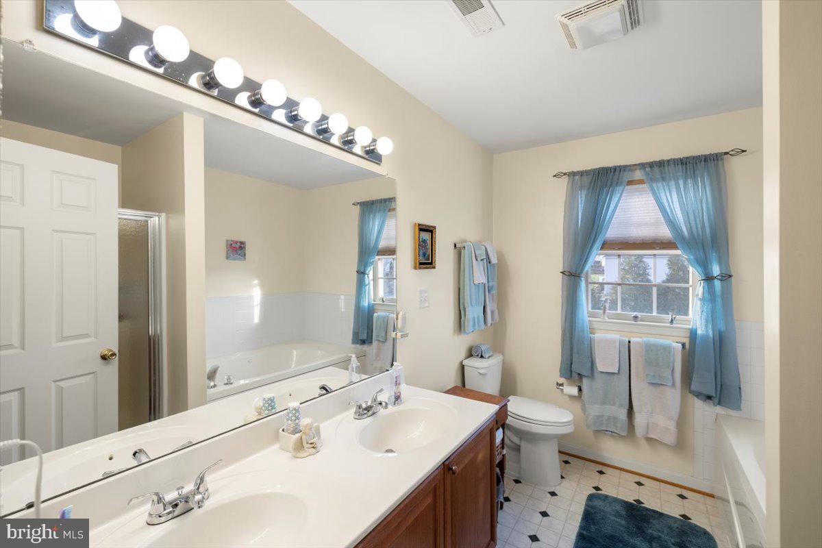 TWIN LAKES WEST - Residential