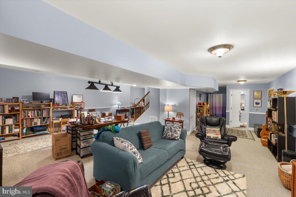 TWIN LAKES WEST - Residential