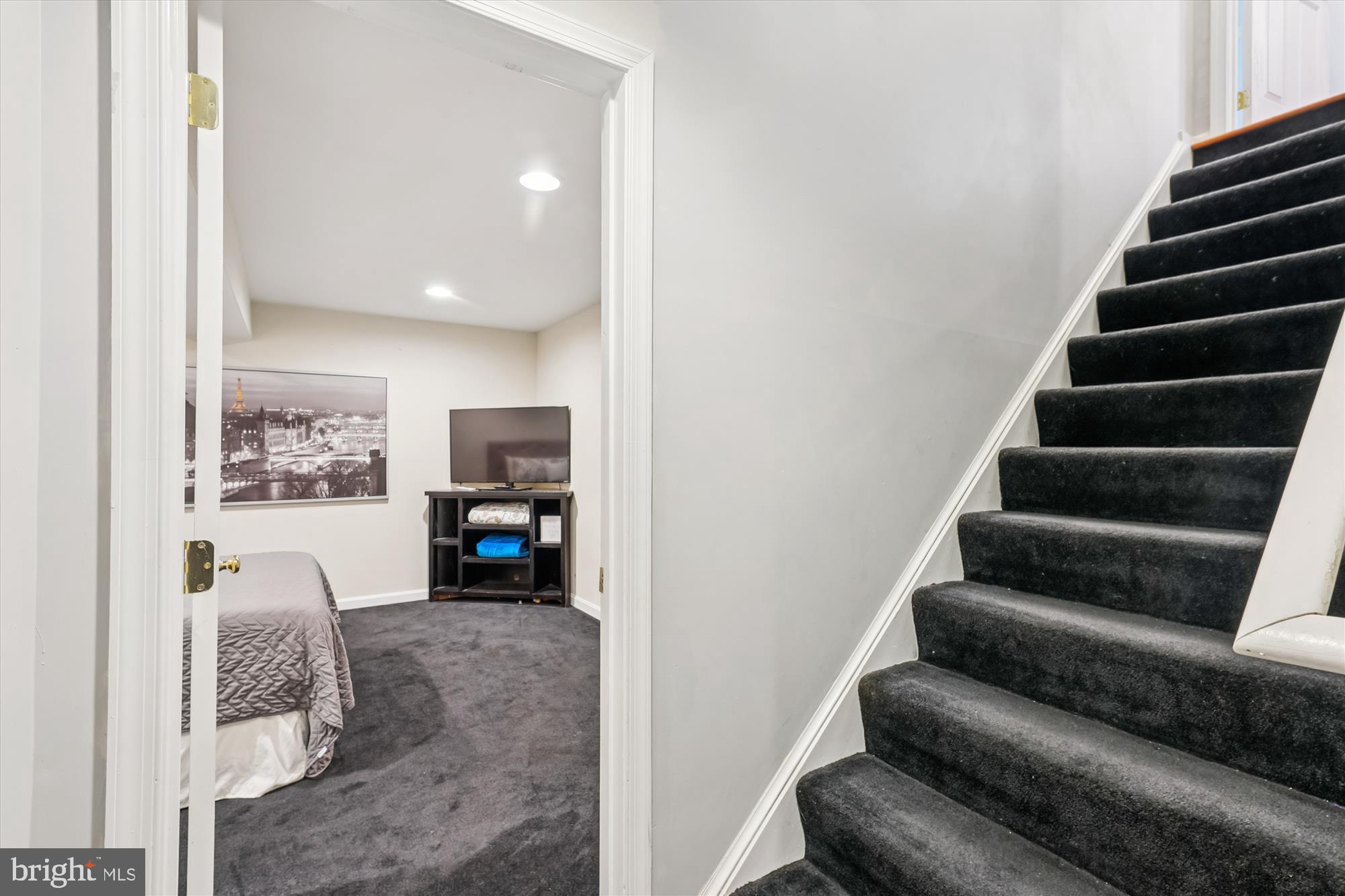 ROUSBY HALL WOODS - Residential