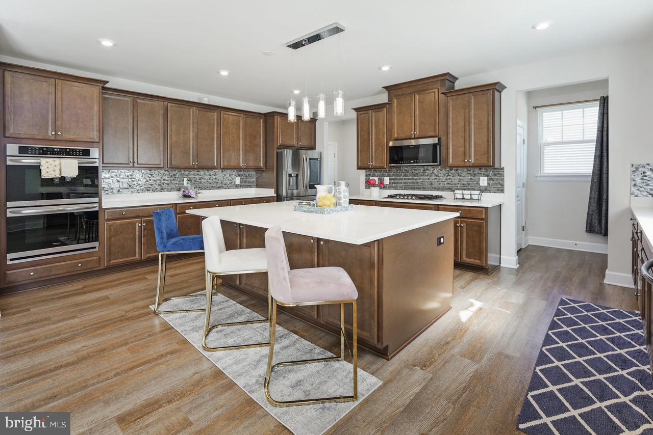 BRADLEY SQUARE - Residential