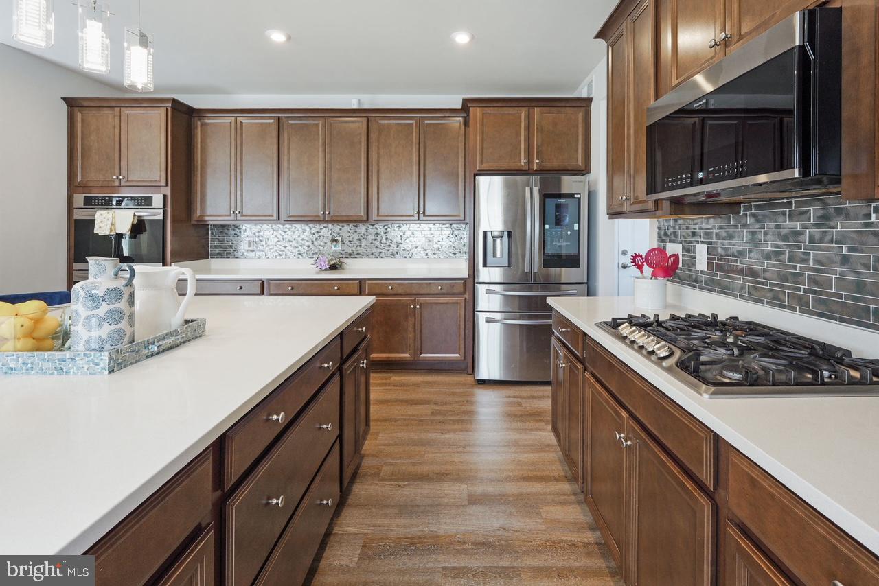 BRADLEY SQUARE - Residential