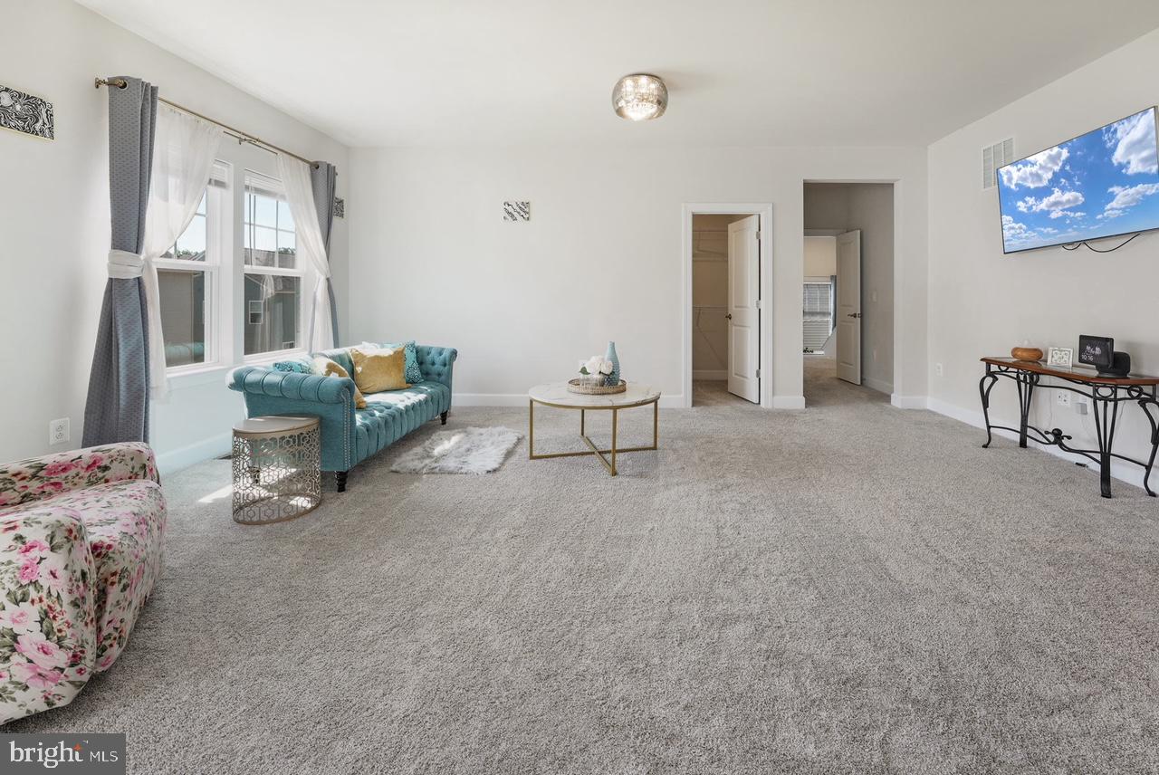 BRADLEY SQUARE - Residential