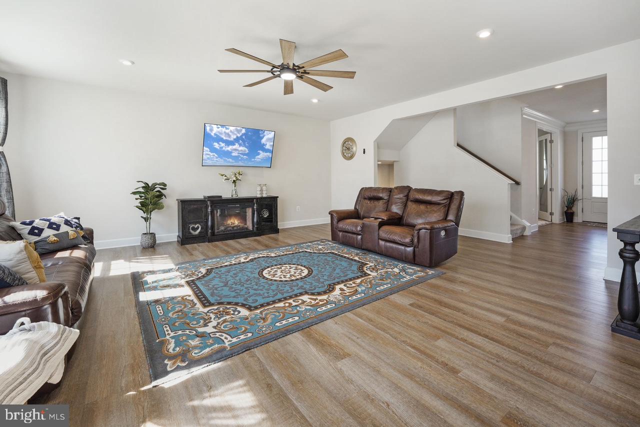 BRADLEY SQUARE - Residential