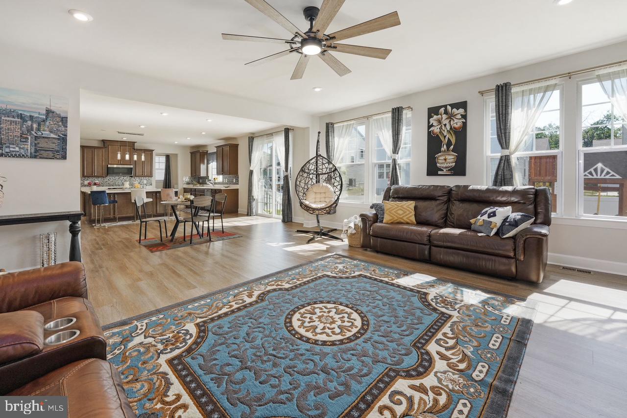 BRADLEY SQUARE - Residential