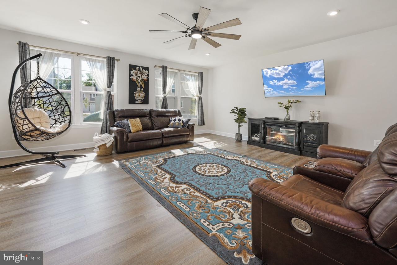 BRADLEY SQUARE - Residential