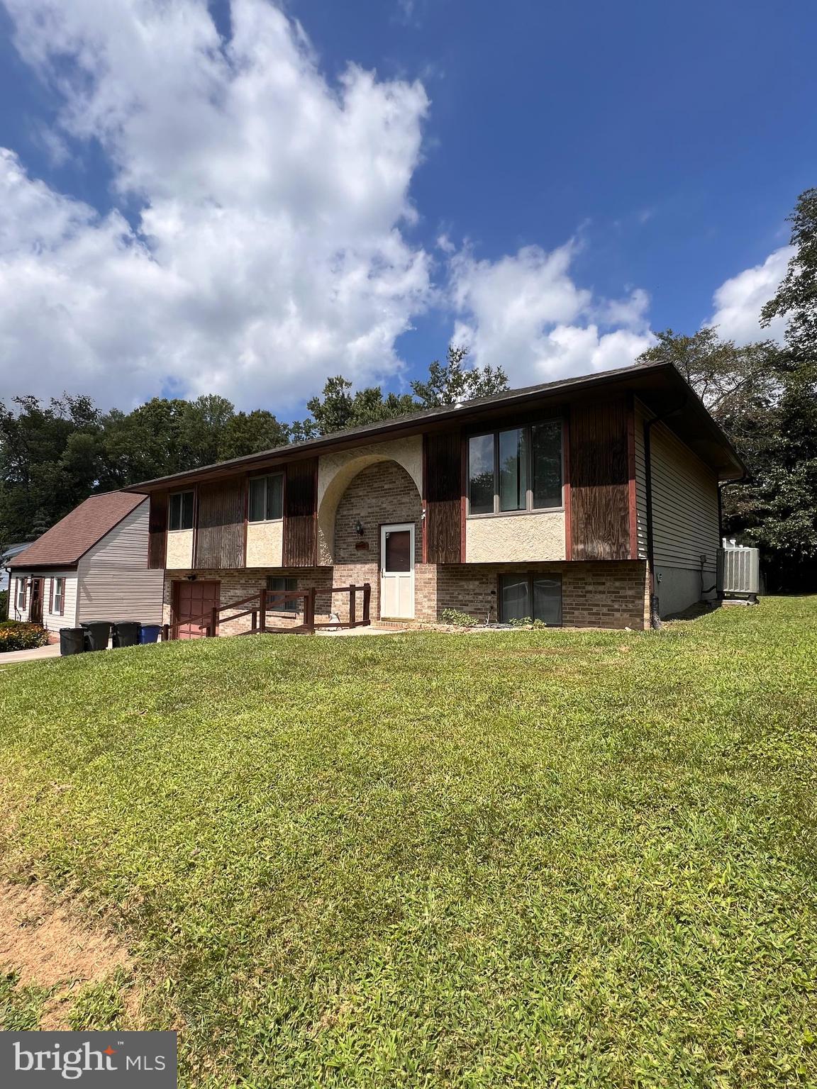 4 DEWBERRY WAY