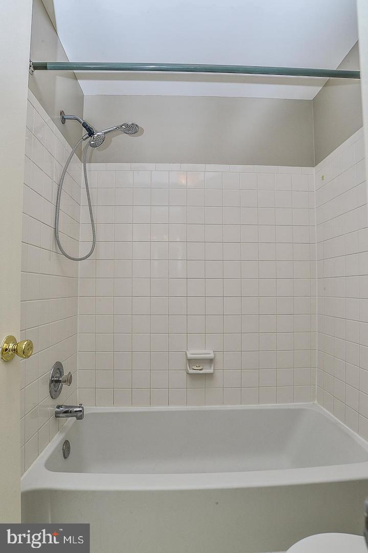 RESTON LANDING - Residential Lease