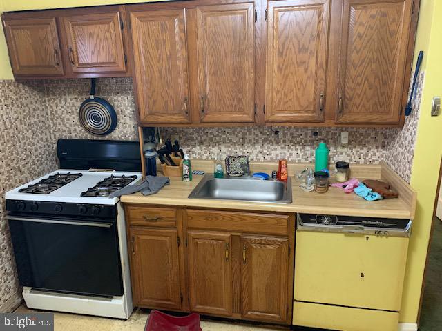 COLONIAL DRIVE - Residential