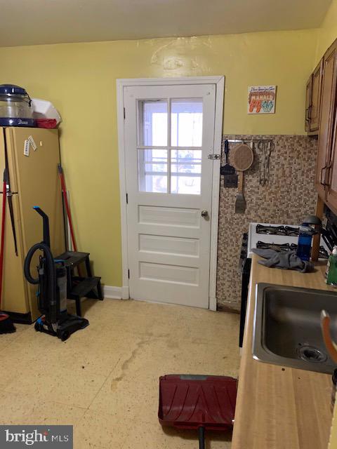 COLONIAL DRIVE - Residential