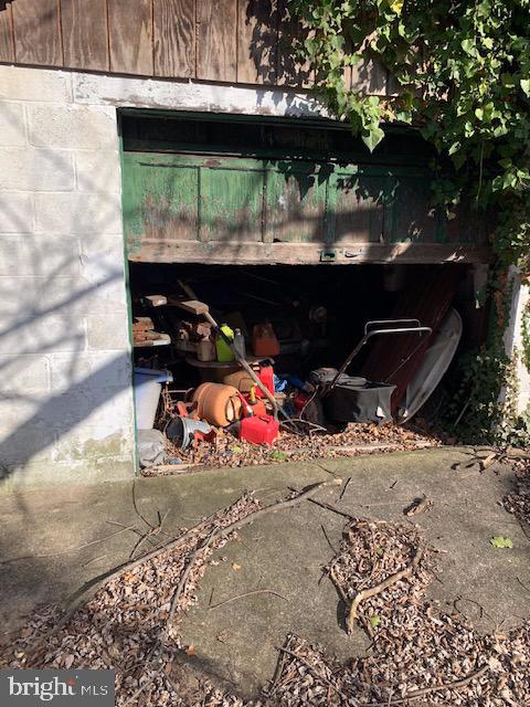 COLONIAL DRIVE - Residential