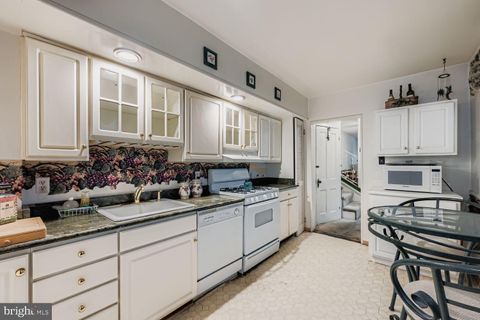 813 S LUZERNE AVENUE BALTIMORE MD 21224