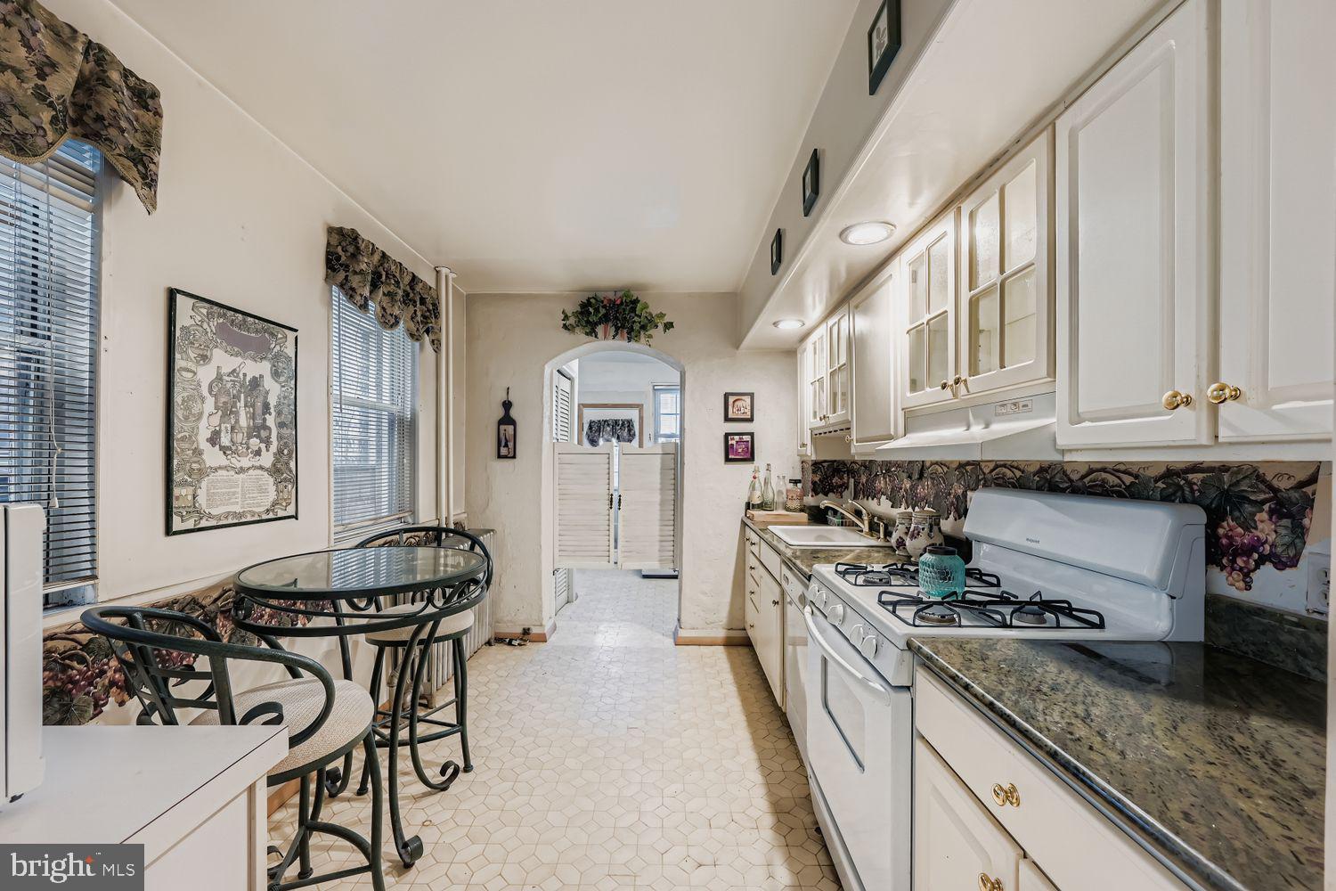 813 S LUZERNE AVENUE