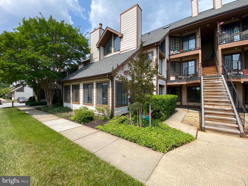 FULLY RENOVATED 2BR/1BA CONDO IN THE TIERS OF LAUREL. NEW WOOD FLOOR, UPDATED BATHROOM, UPDATED KITCHEN, SS APPLIANCES, & FRESH PAINT. ATTACHED GARAGE! FIRST FLOOR ENTRY WITH ACCESS TO GARAGE FROM UNIT. EASY ACCESS TO RESTURAUNTS & SHOPPING! EAZY ACCESS TO 95/495/200. MUST SEE PICTURES! WILL NOT LAST LONG!