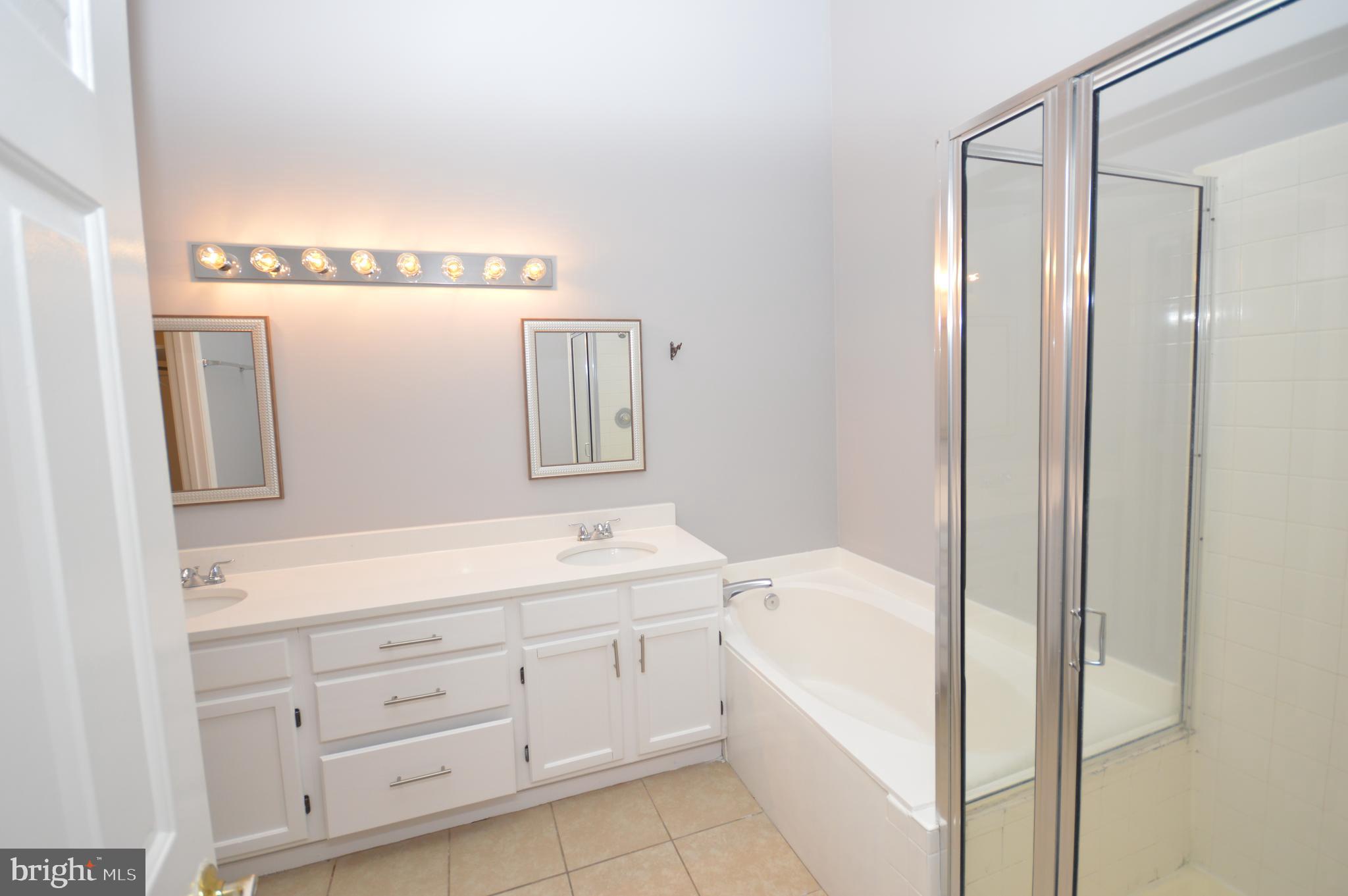 SPRING KNOLL - Residential