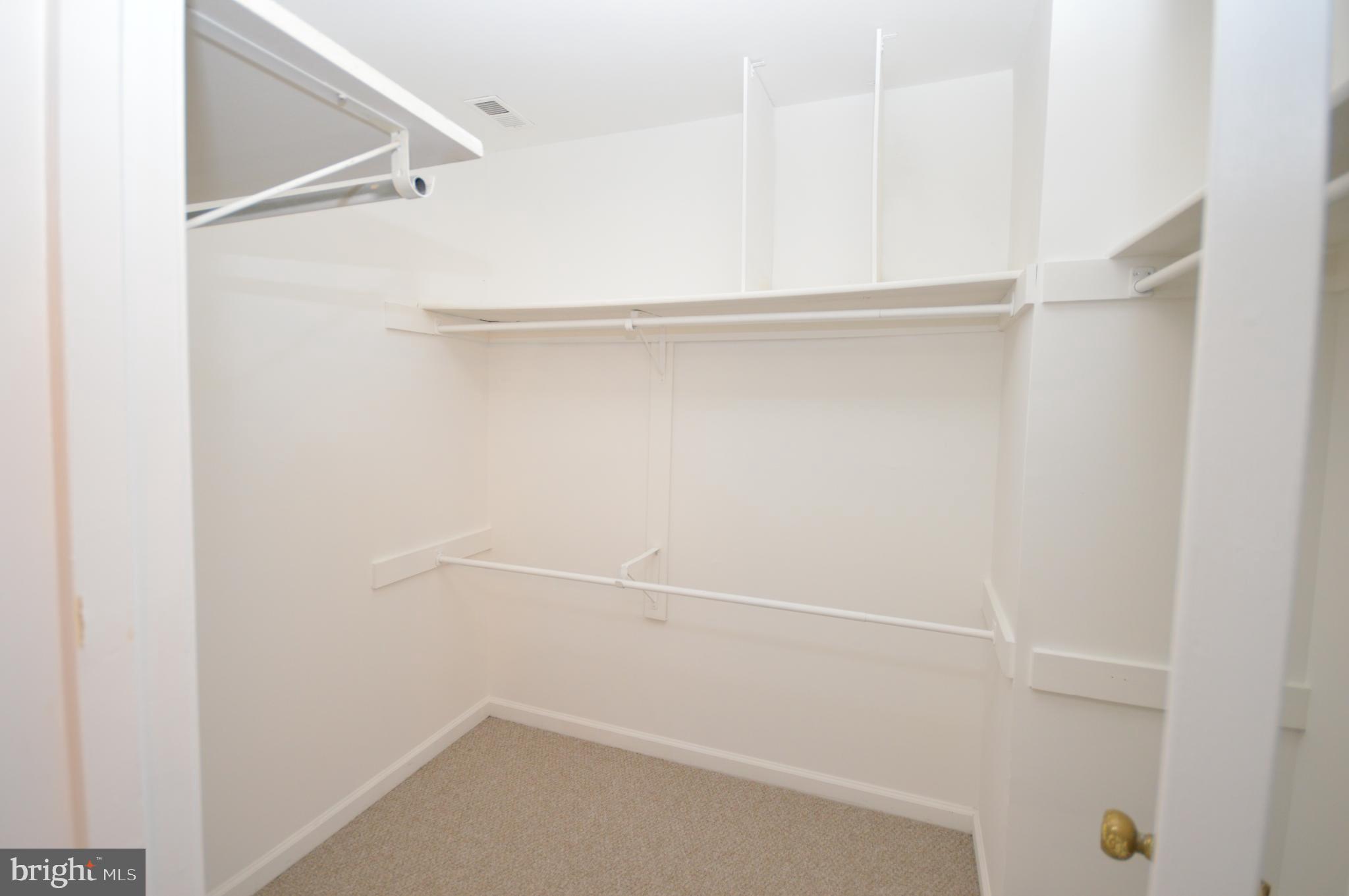 SPRING KNOLL - Residential