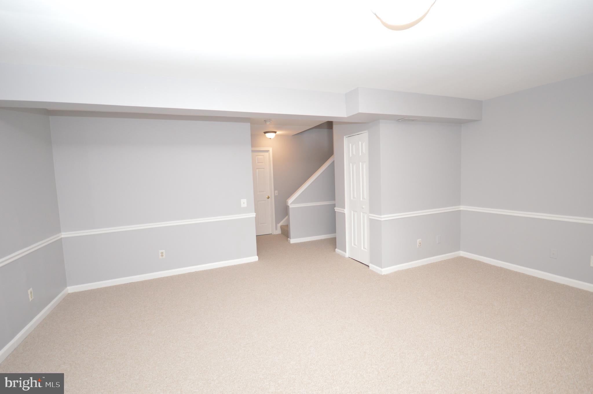 SPRING KNOLL - Residential