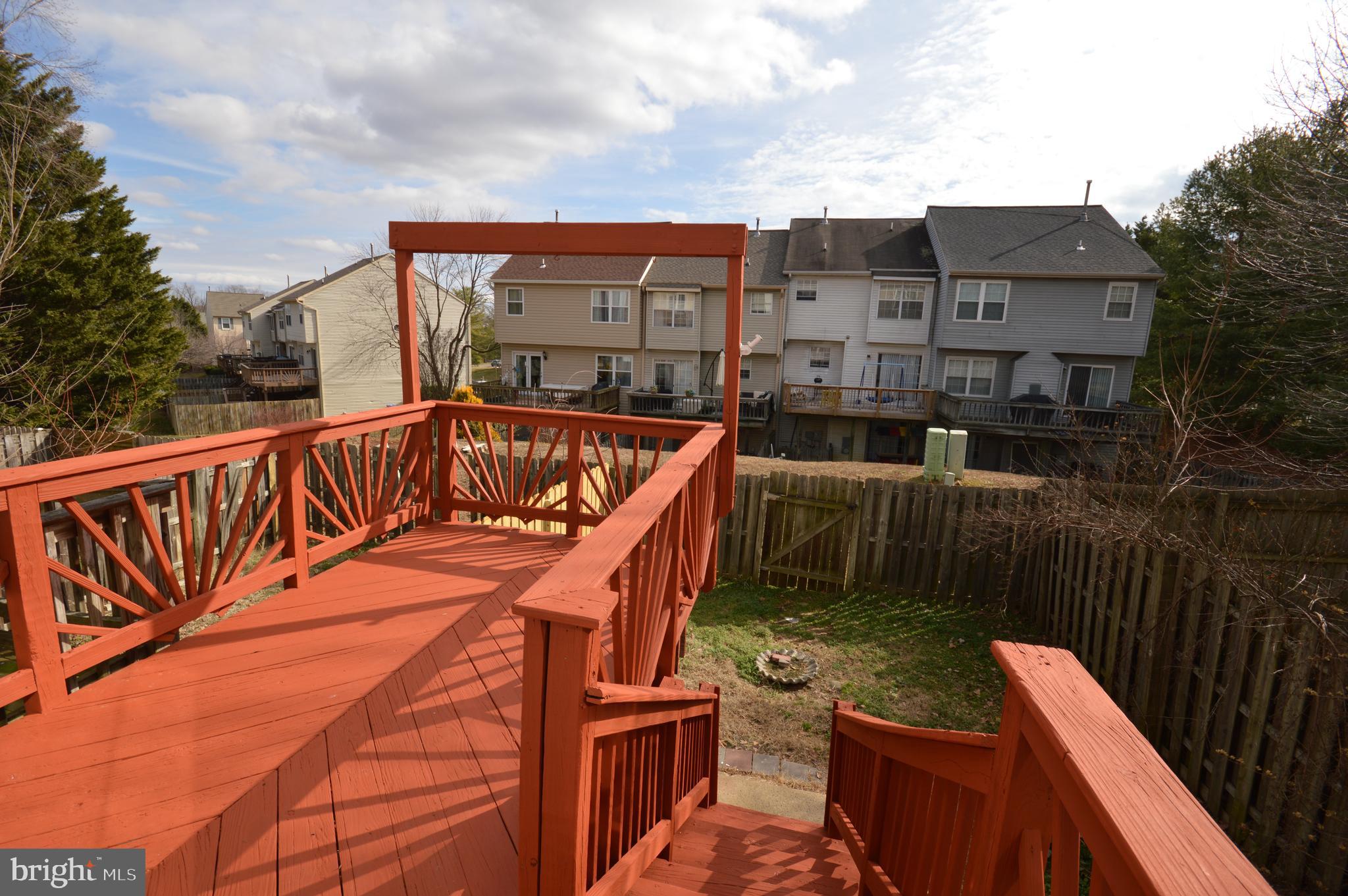 SPRING KNOLL - Residential