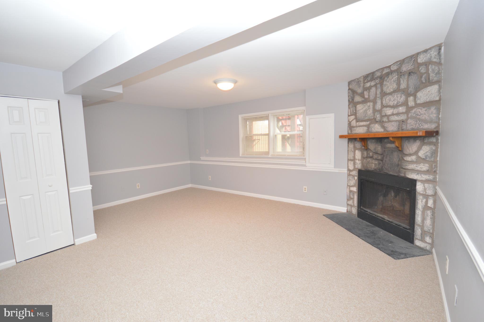 SPRING KNOLL - Residential