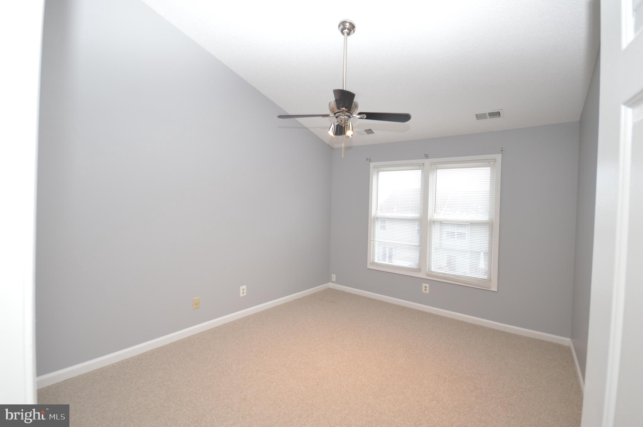 SPRING KNOLL - Residential