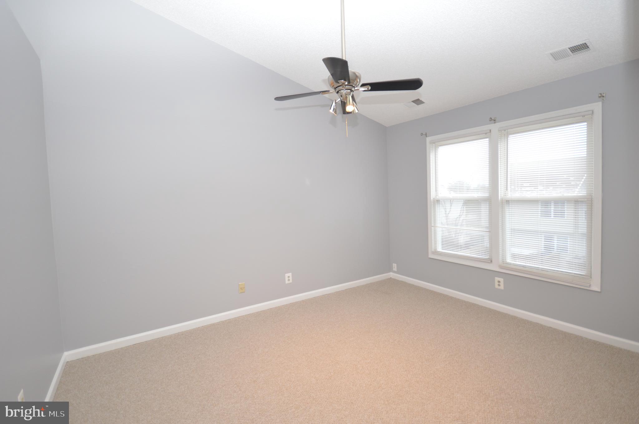 SPRING KNOLL - Residential