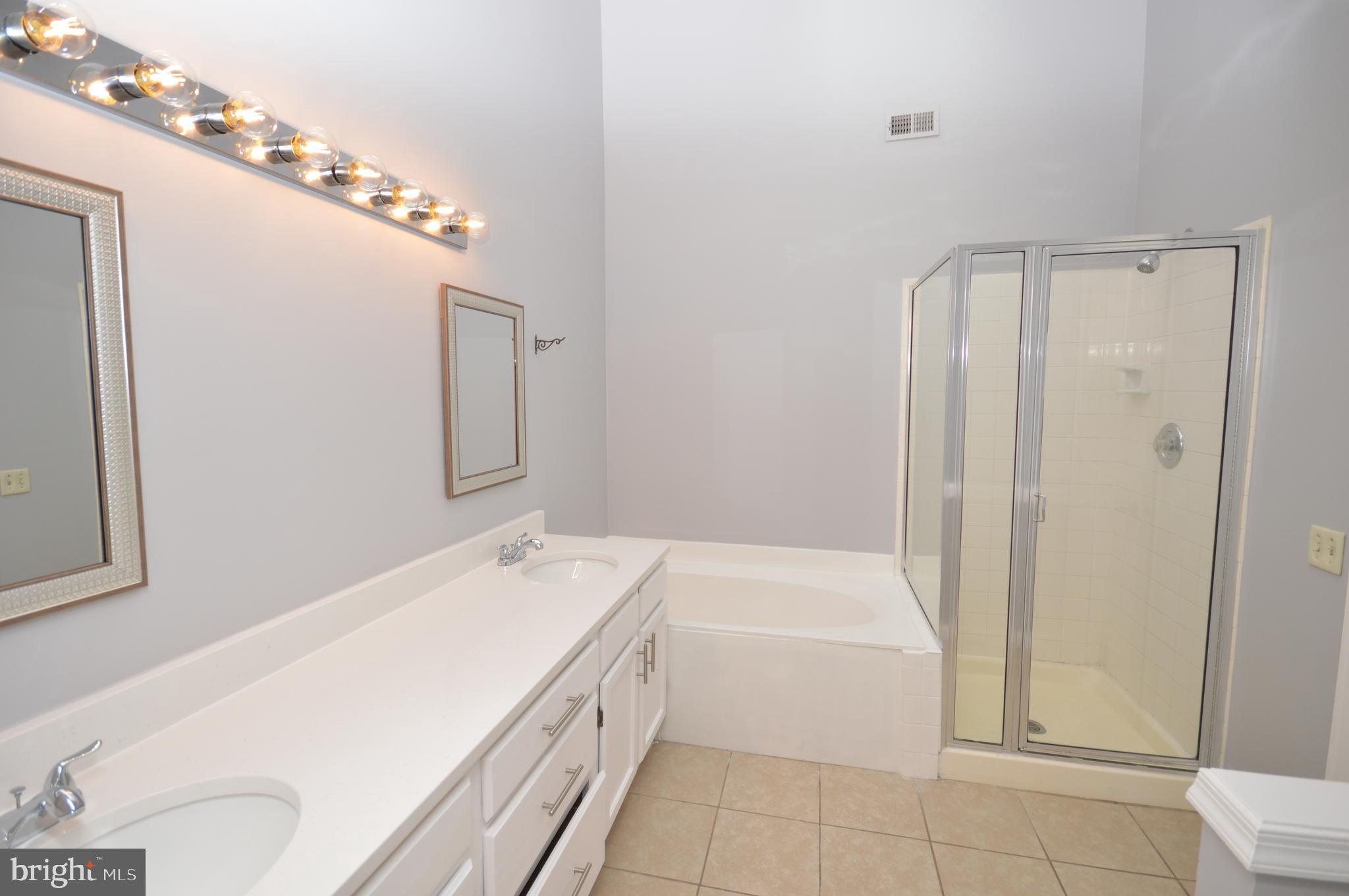 SPRING KNOLL - Residential