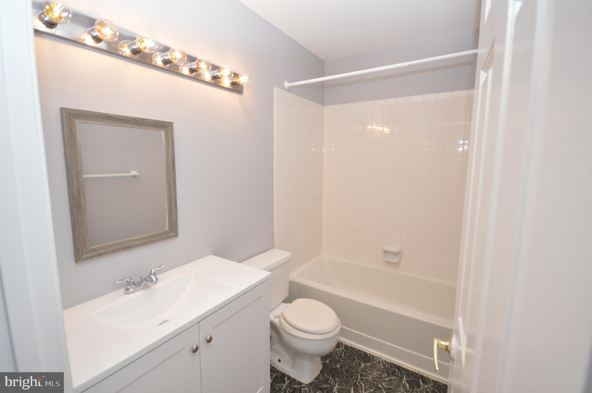 SPRING KNOLL - Residential