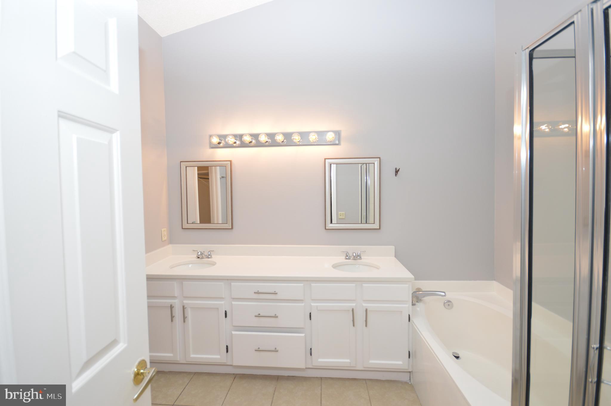 SPRING KNOLL - Residential