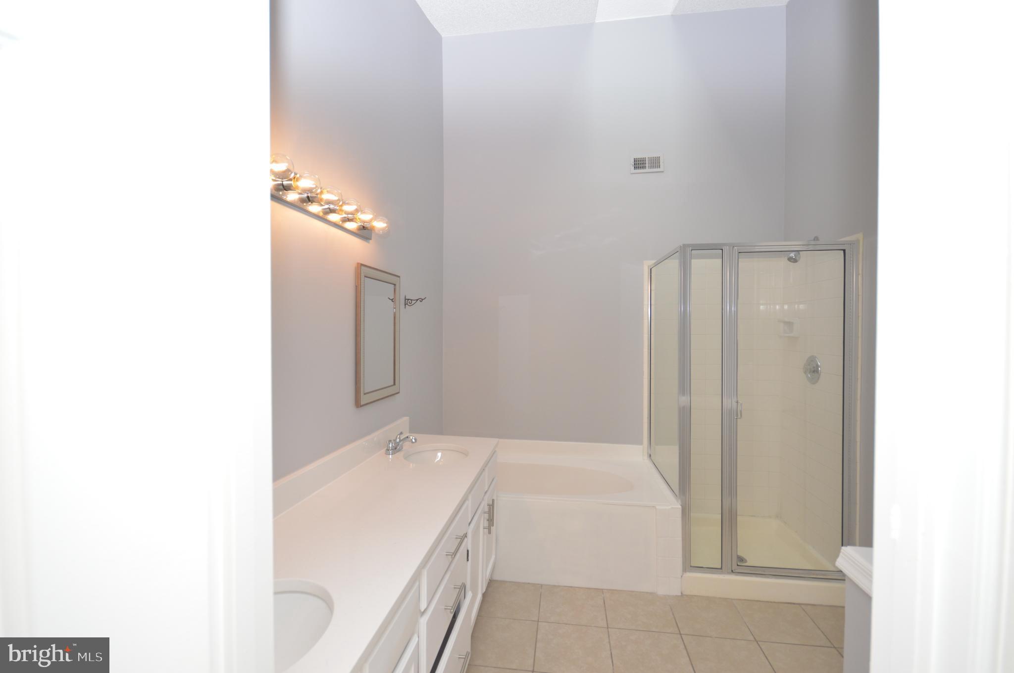 SPRING KNOLL - Residential