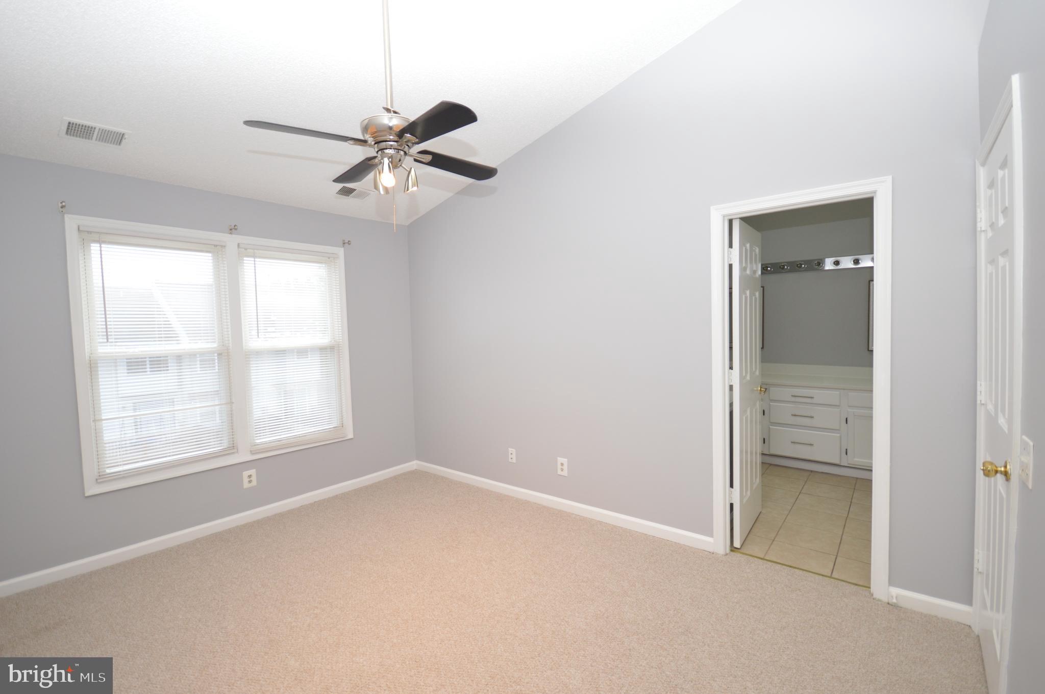 SPRING KNOLL - Residential