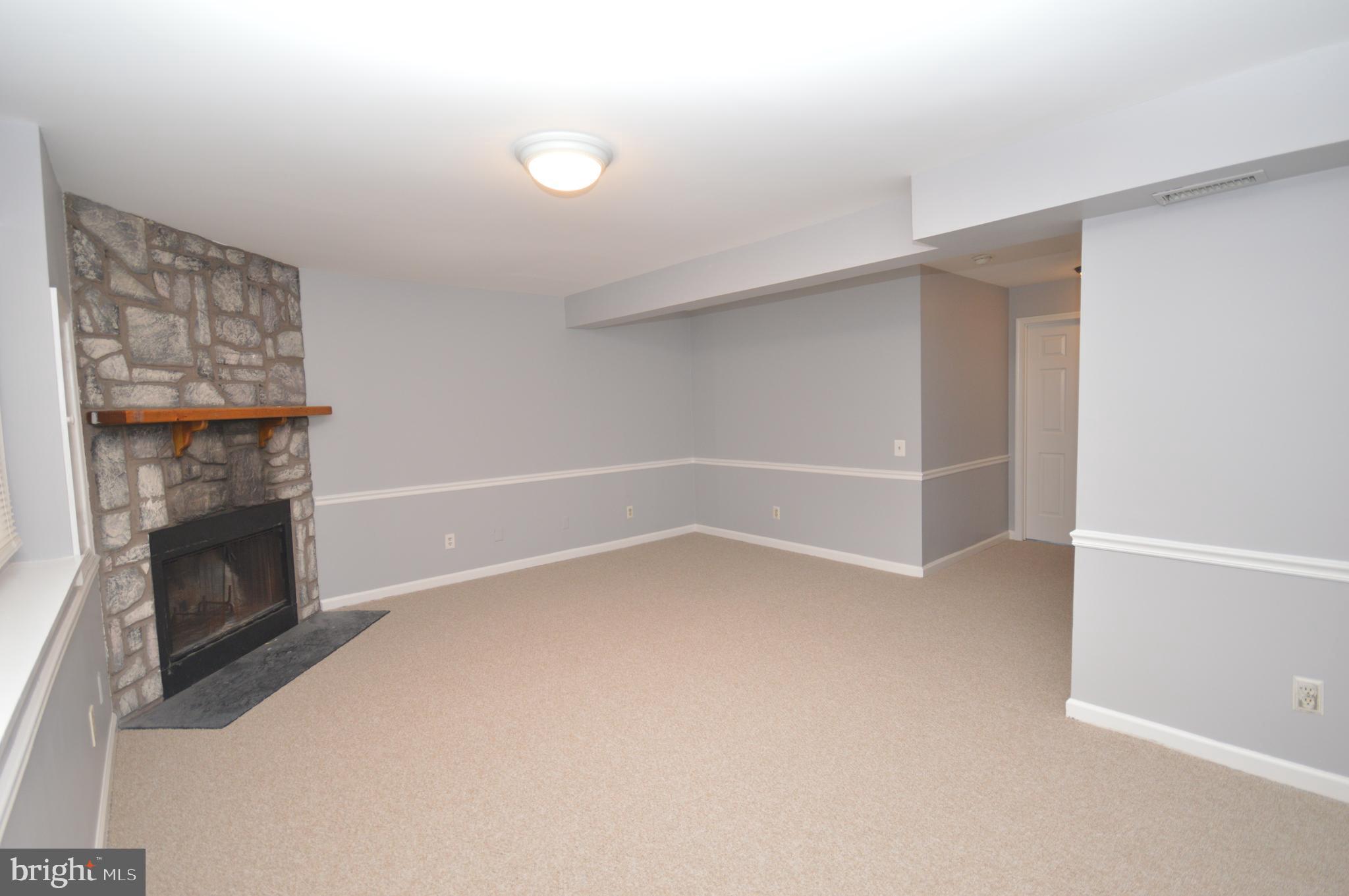 SPRING KNOLL - Residential