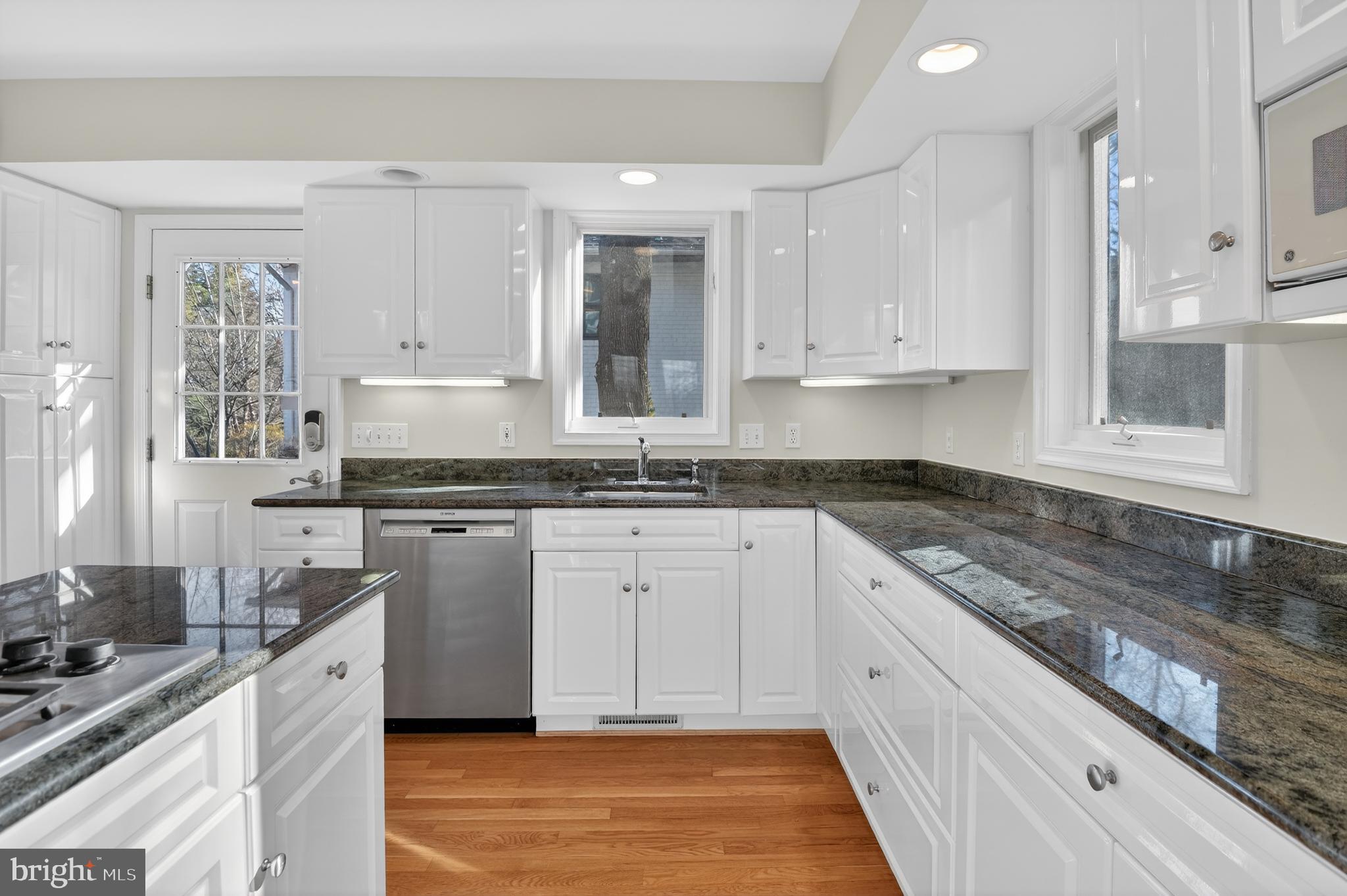 BRADLEY HILLS - Residential