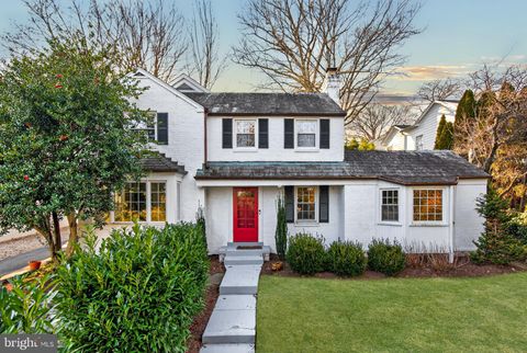 Photo of 5410 Bradley Boulevard, BETHESDA, MD 20814 (MLS # MDMC2213968)