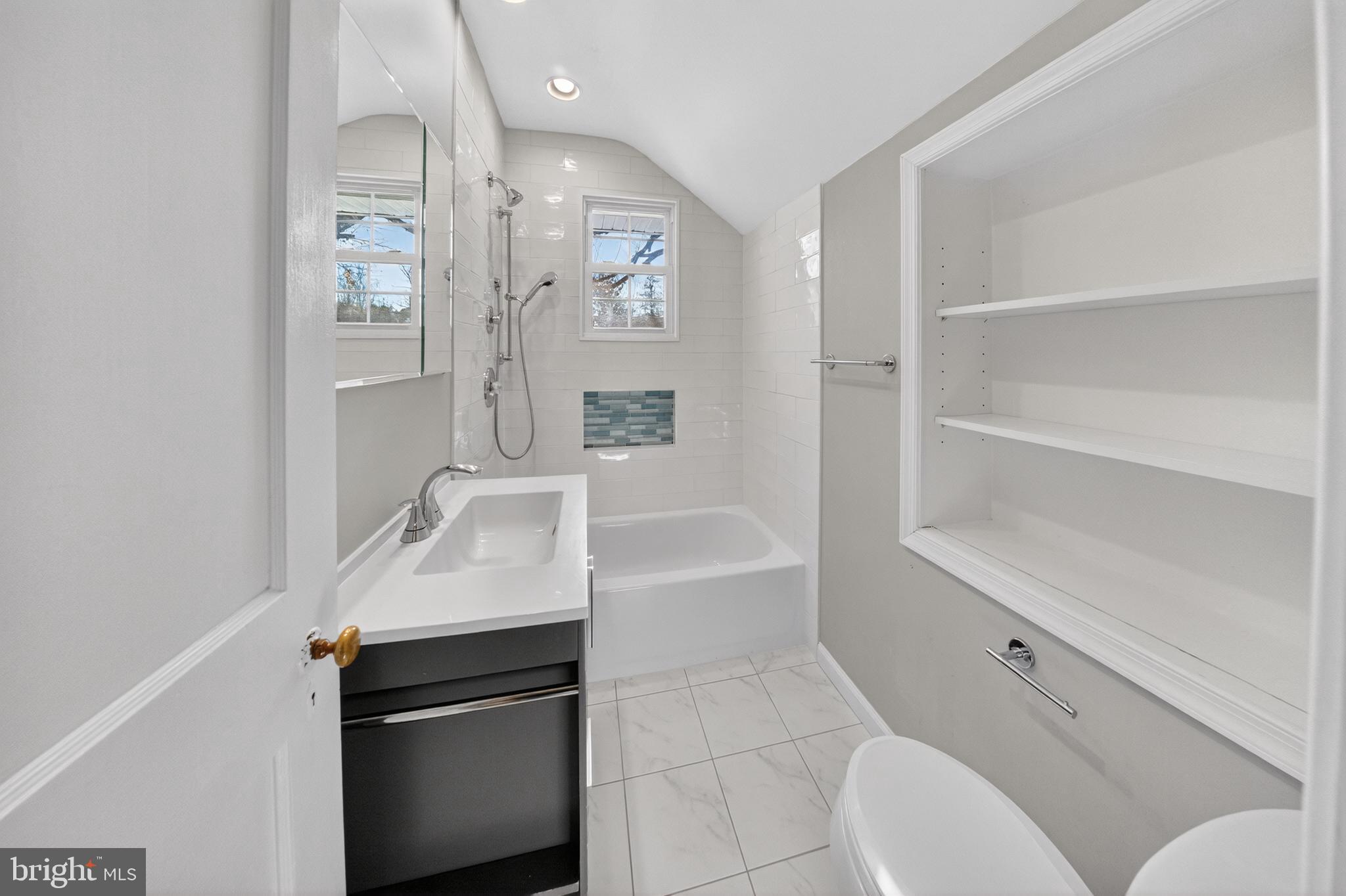 BRADLEY HILLS - Residential