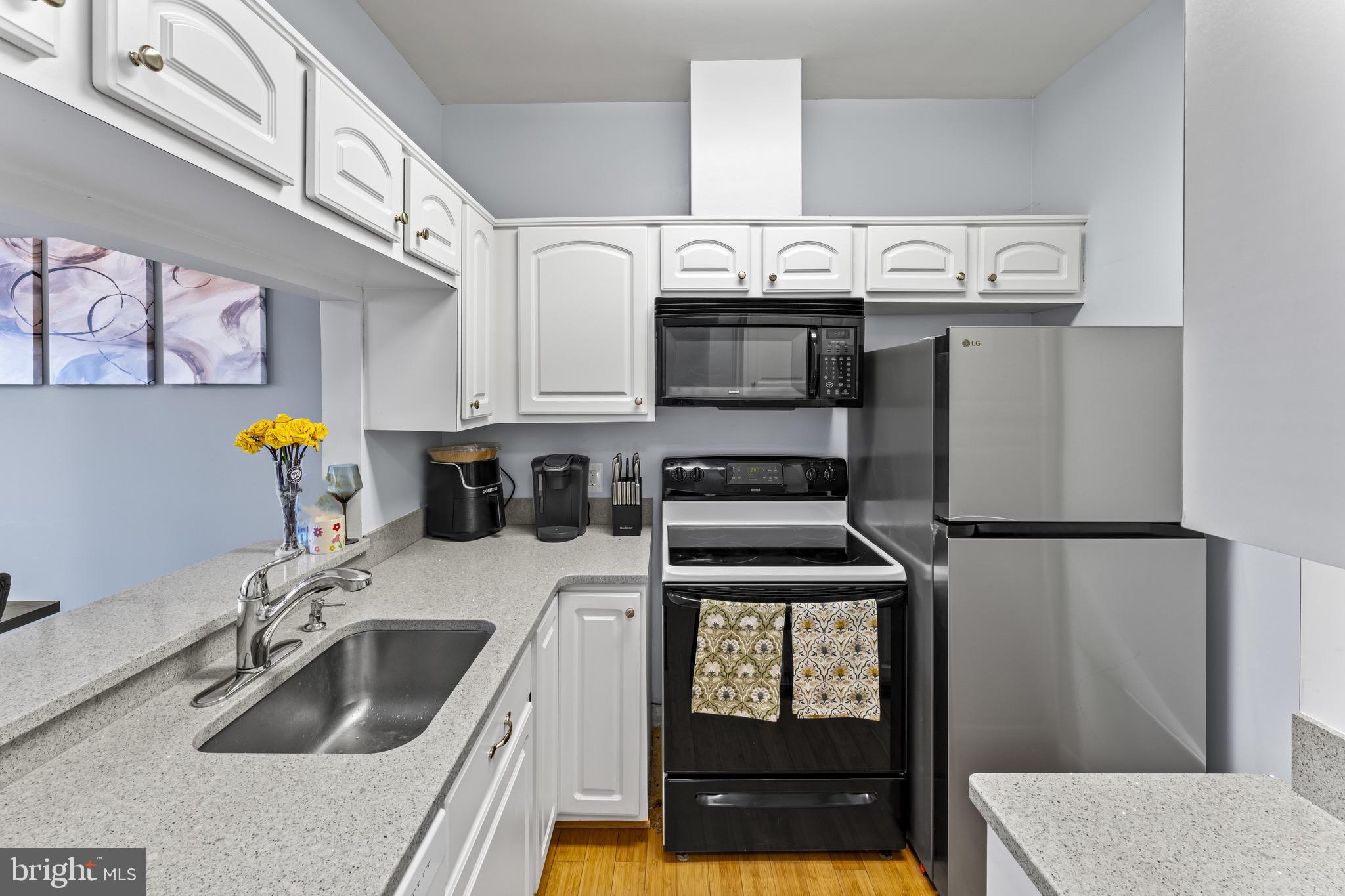 301 S REYNOLDS STREET 202