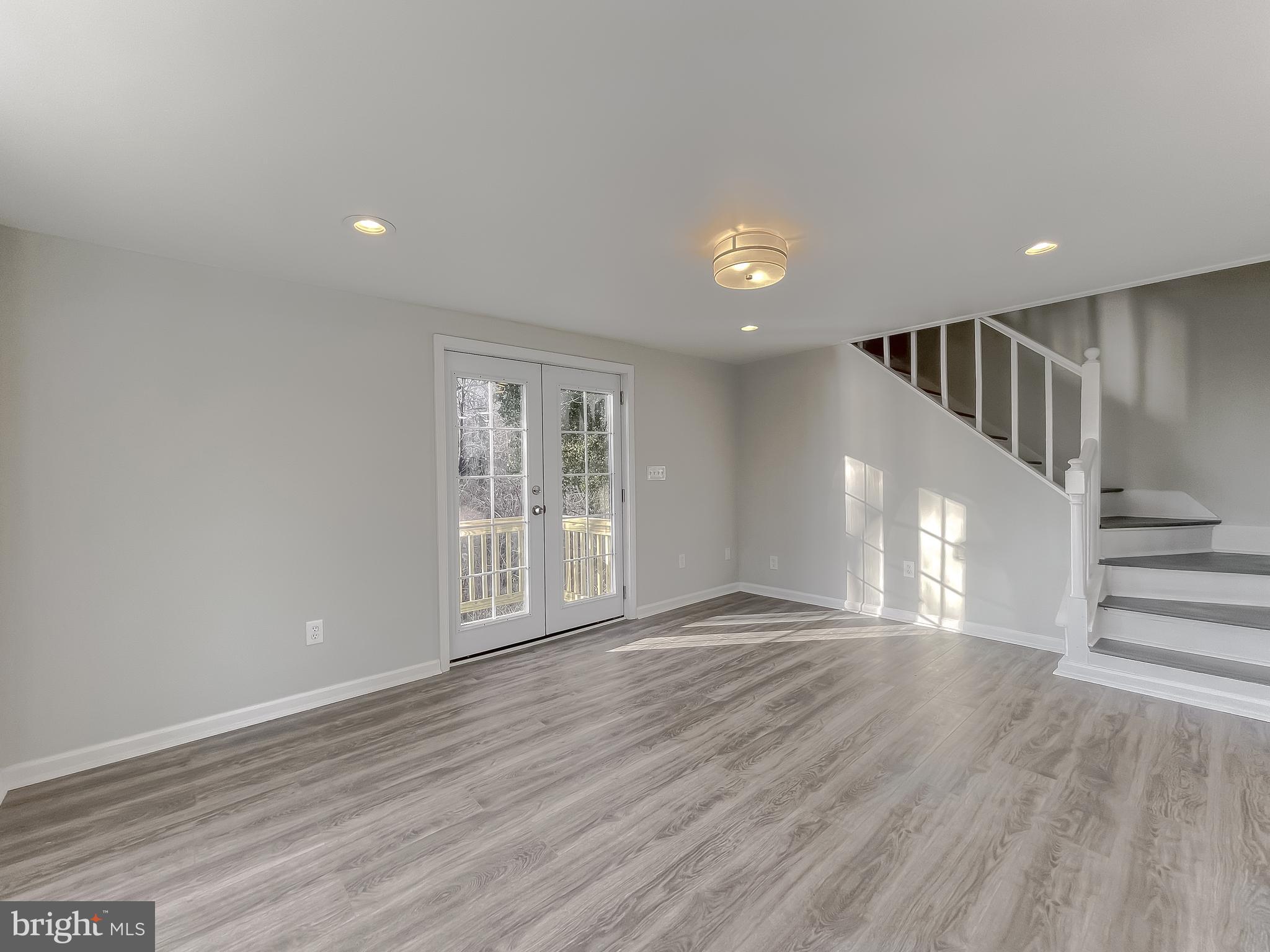 KENWOOD BEACH - Residential Lease