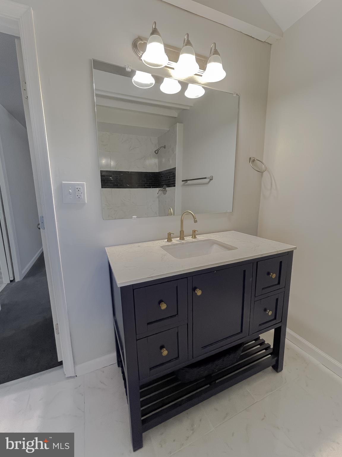 KENWOOD BEACH - Residential Lease