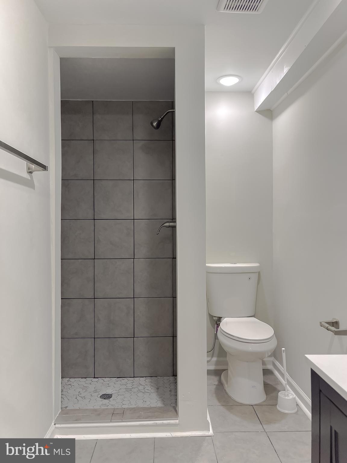 KENWOOD BEACH - Residential Lease