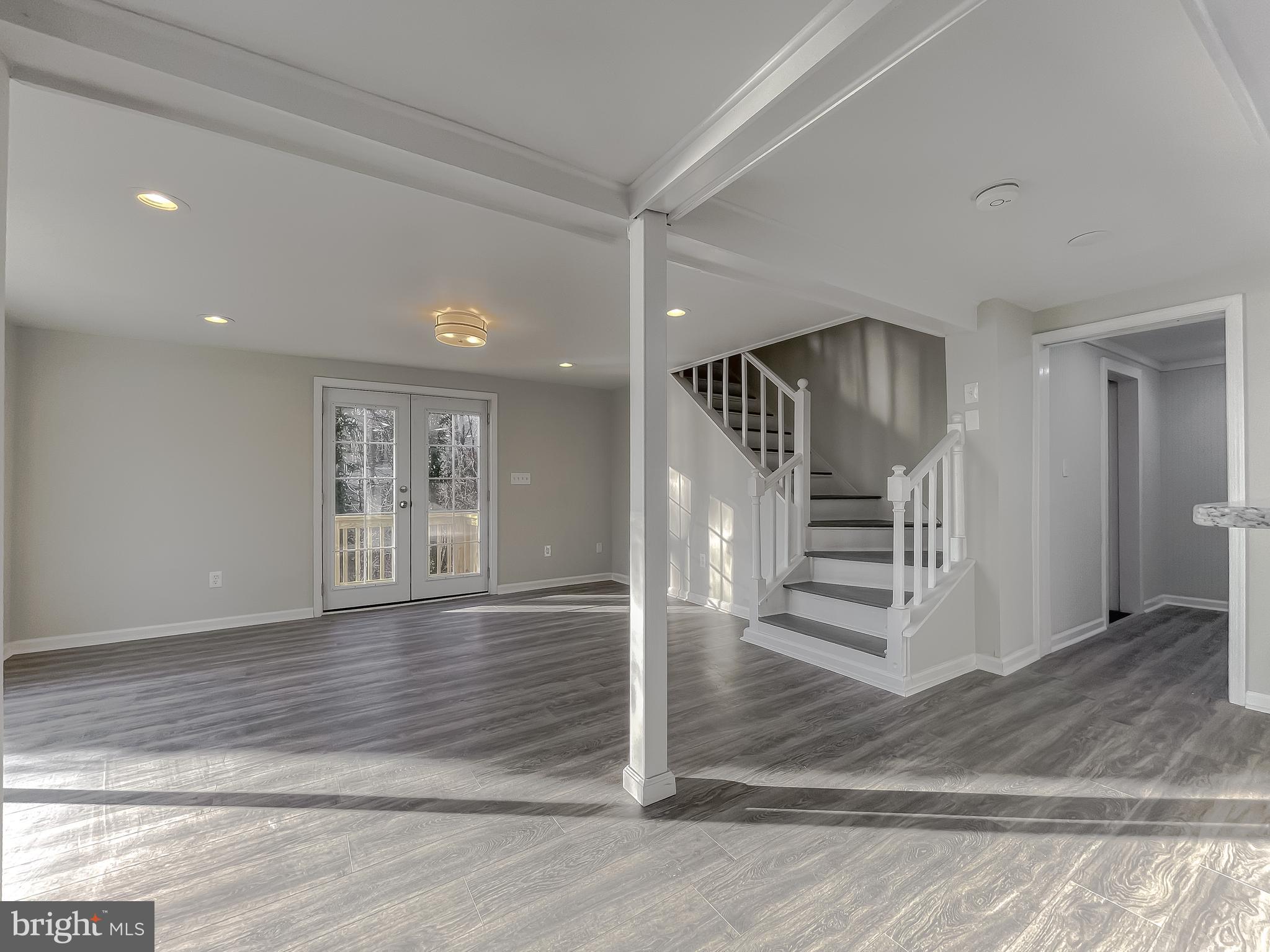 KENWOOD BEACH - Residential Lease