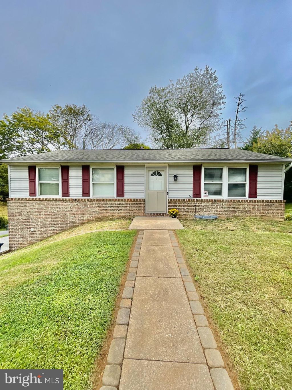 Photo of 1 Valley View Road, YORK, PA 17403 (MLS # PAYK2088708)