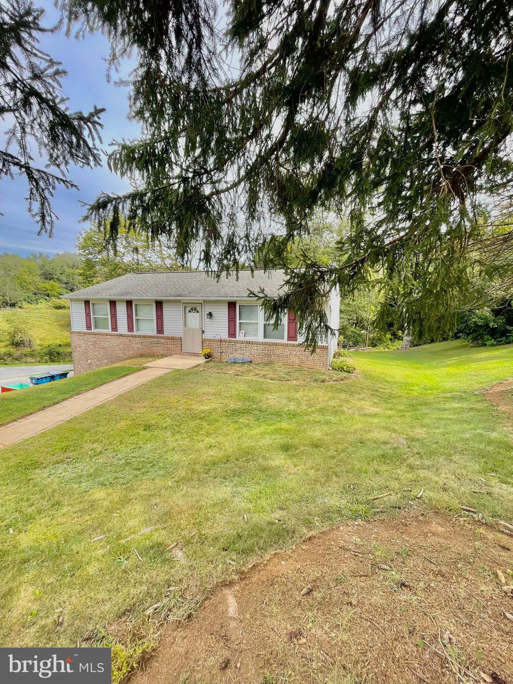Photo of 1 Valley View Road, YORK, PA 17403 (MLS # PAYK2088708)