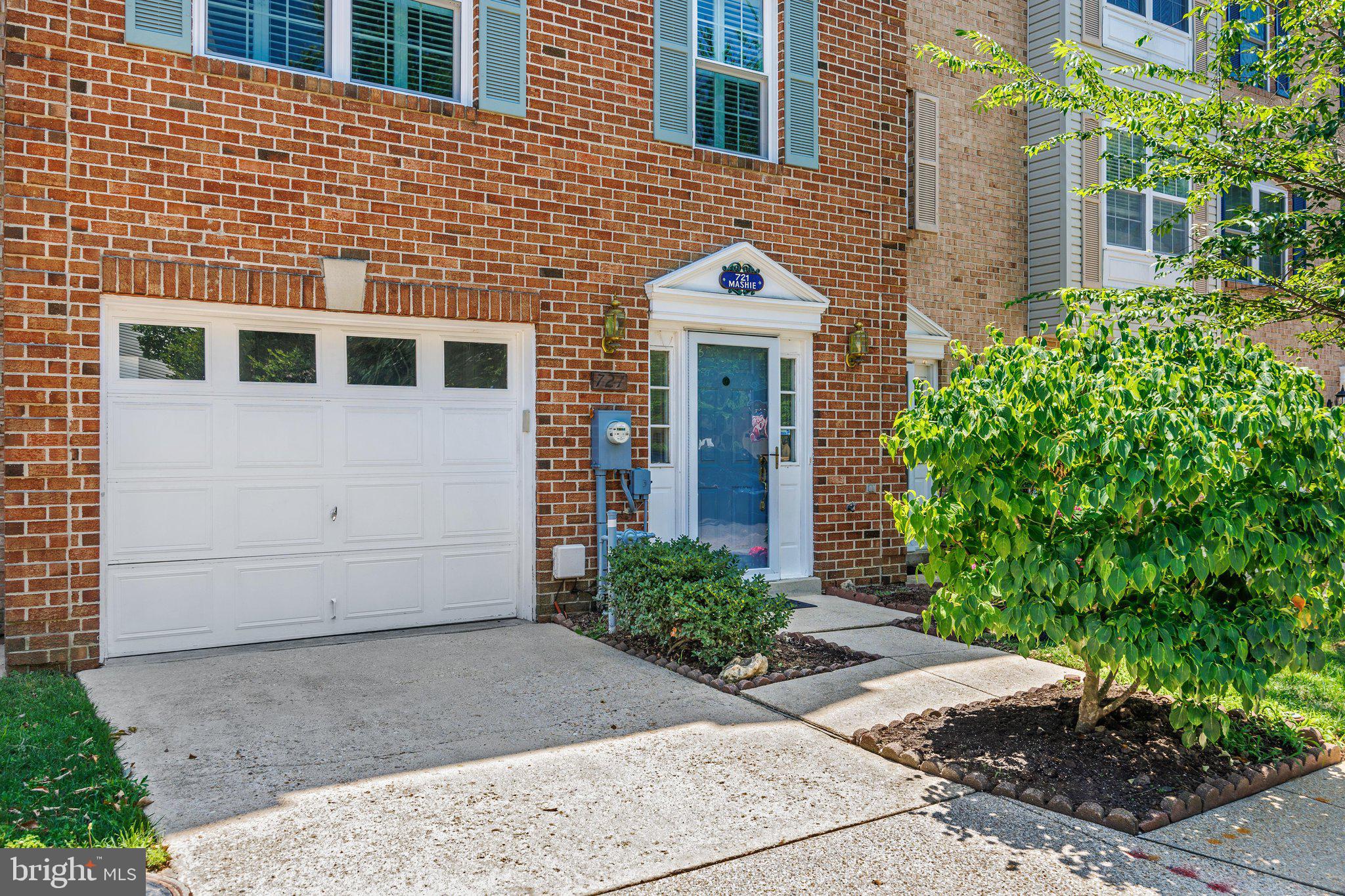 721 MASHIE COURT