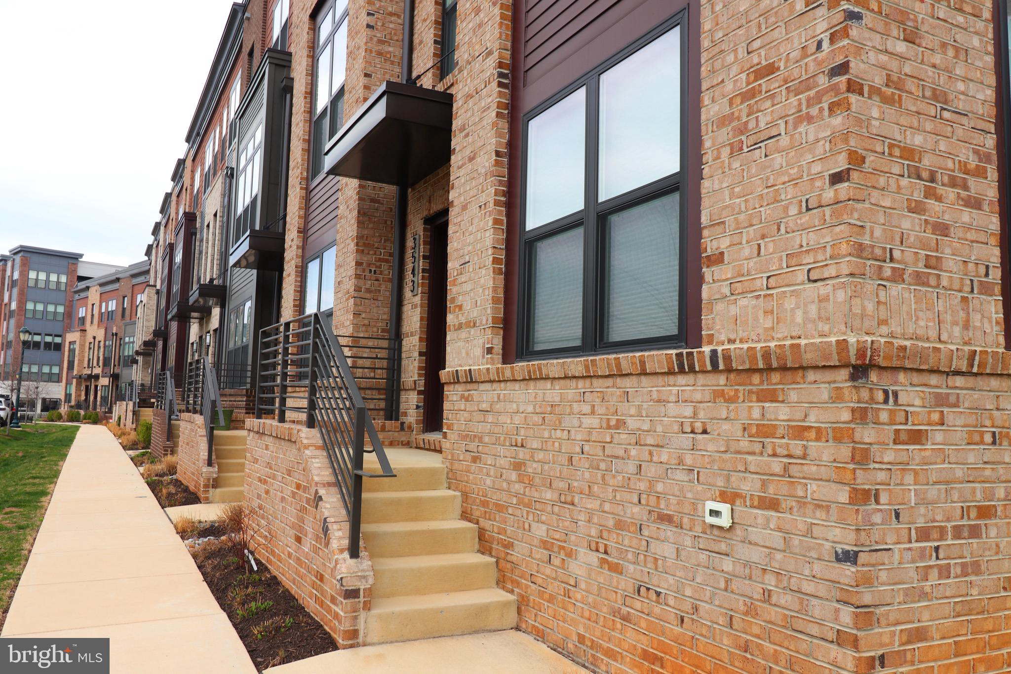 TOWER OAKS - Residential Lease