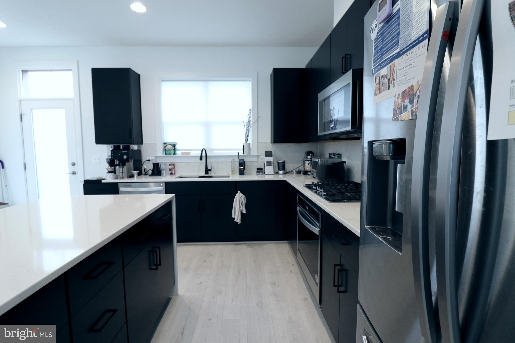 TOWER OAKS - Residential Lease