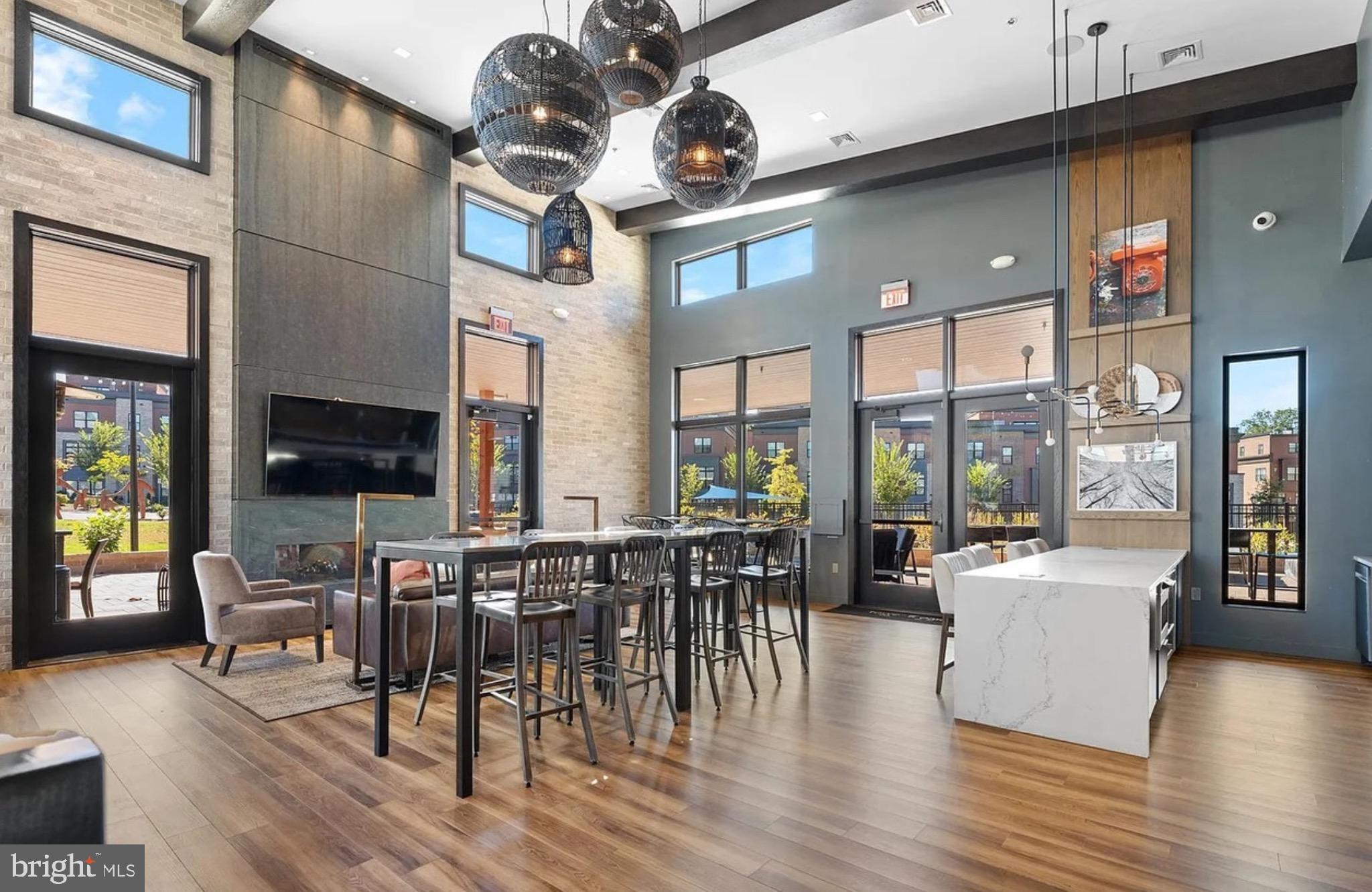 TOWER OAKS - Residential Lease