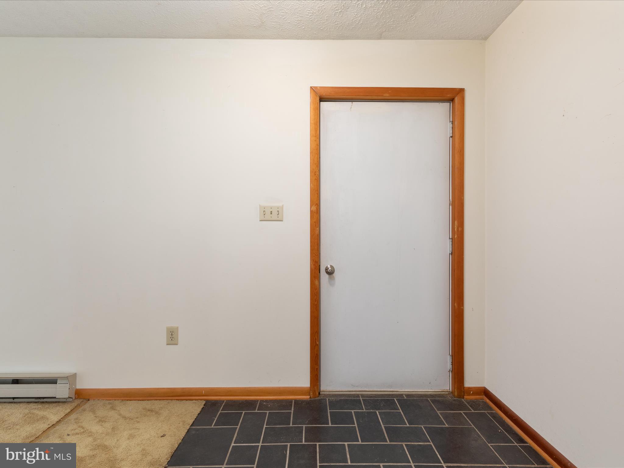 717 W LOCUST STREET