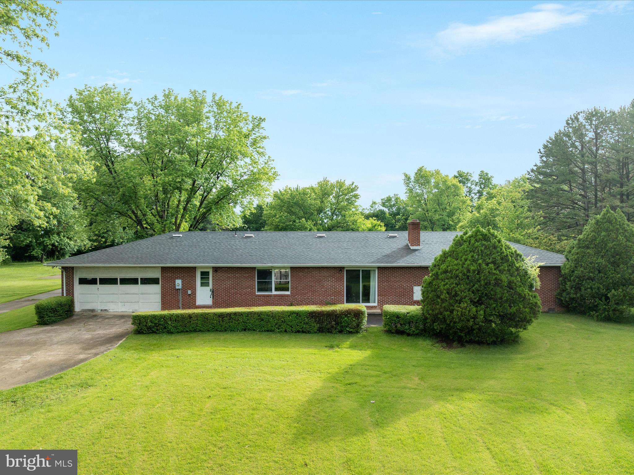 717 W LOCUST STREET