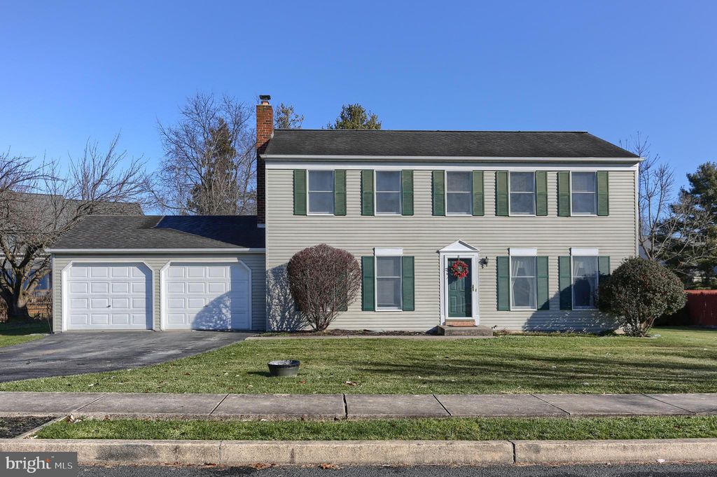 Photo of 324 COVENTRY LN, LITITZ, PA 17543 (MLS # PALA2028786)