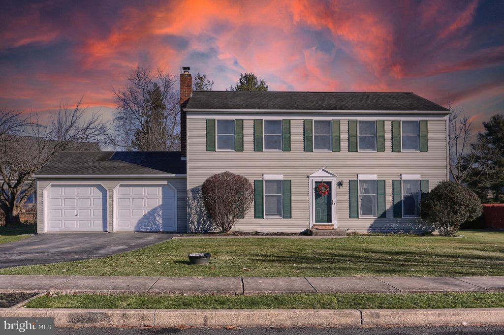 Photo of 324 COVENTRY LN, LITITZ, PA 17543 (MLS # PALA2028786)